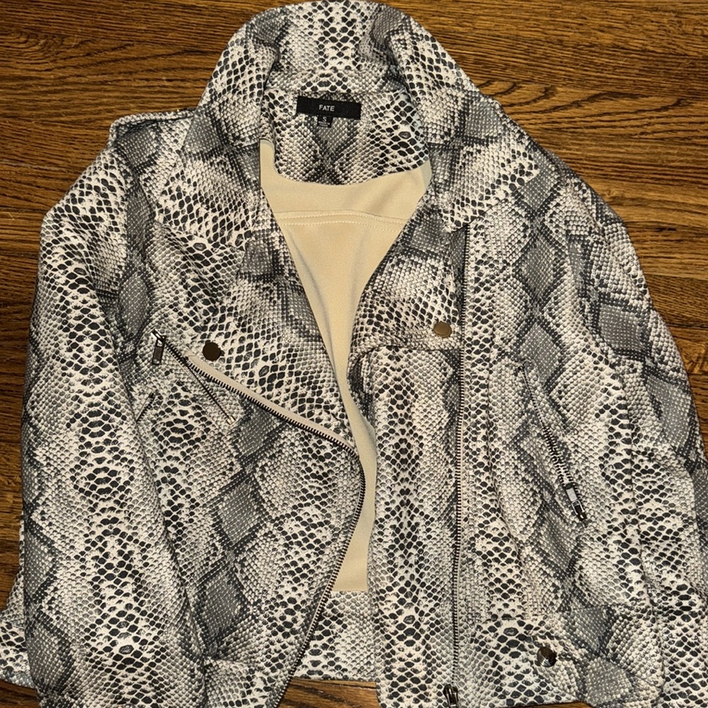 Fate snakeskin comfy jacket perfect condition